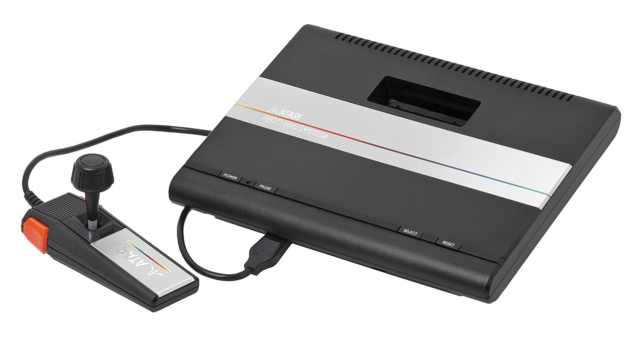 Atari 7800 ProSystem nordamericano con joystick